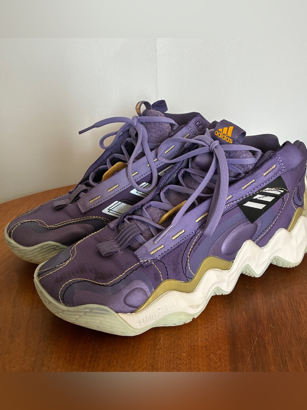 adidas Women’s Exhibit B Candace Parker Hoop City Basketball Shoes Mid Top